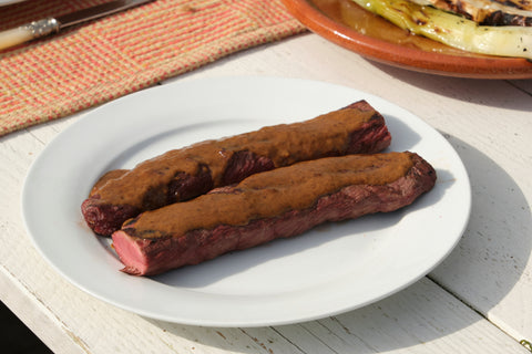 Reerug met black-pepper sauce van de barbecue