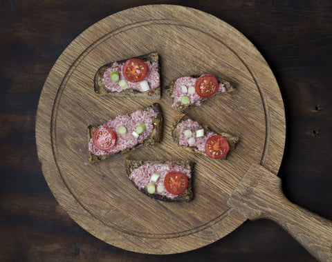 Bruschetta's met mousse van wildzwijn coppa