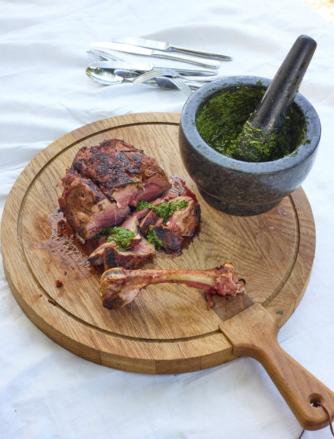 Reebout van de barbecue met salsa verde